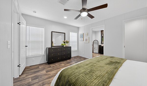 Pinnacle / Grady 16722A Interior 128174