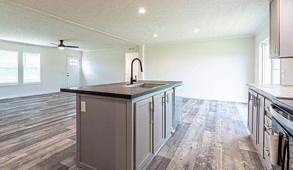 Heritage Pointe / 32764D Kitchen 114426