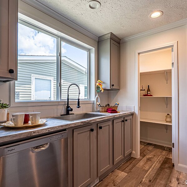 Palm Harbor Limited / 28563T Kitchen 114540