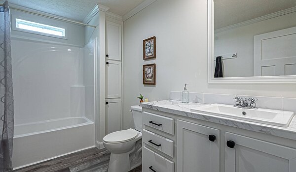 Country Manor / 32663M Bathroom 113851