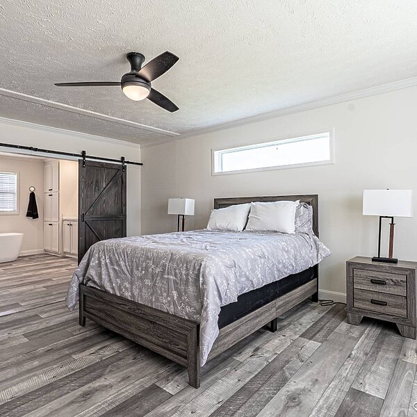 Country Manor / 32663M Bedroom 113846
