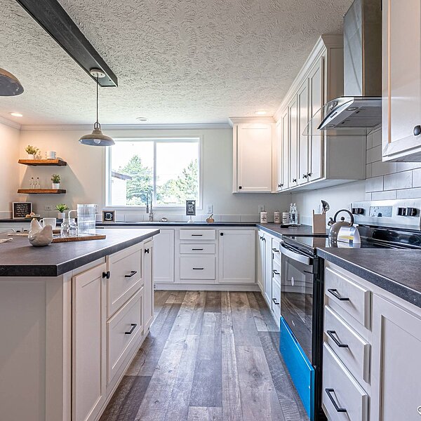 Country Manor / 32663M Kitchen 113840