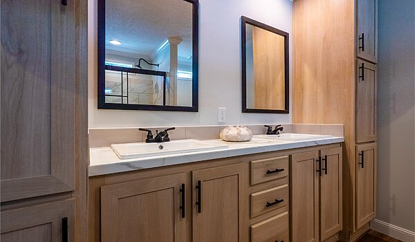 Pegasus / 28483H Bathroom 106603
