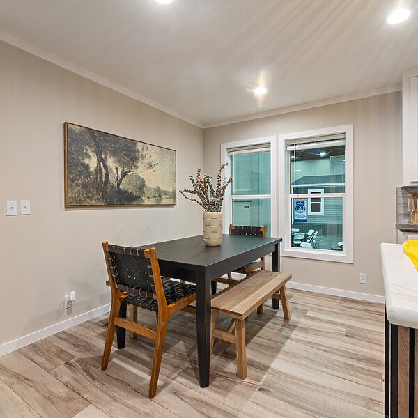 Alpha / Atmos 28603N Interior 121362