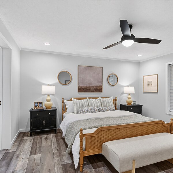 Alpha / Axis 32563N Interior 122989