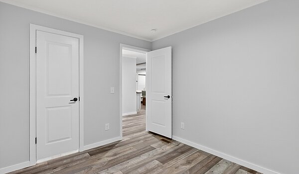 Alpha / Axis 32563N Interior 129680