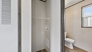 Cavco Community / Daisy 16723F Bathroom 149968