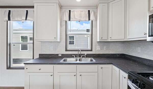 Cavco Community / Daisy 16723F Interior 132425