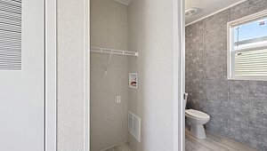 Cavco Community / Clover 16663F Bathroom 150004