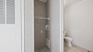Cavco Community / Aster 16602F Bathroom 150043