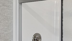Cavco Community / Dalia 16562F Bathroom 150078