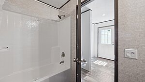 Cavco Community / Dalia 16562F Bathroom 150077