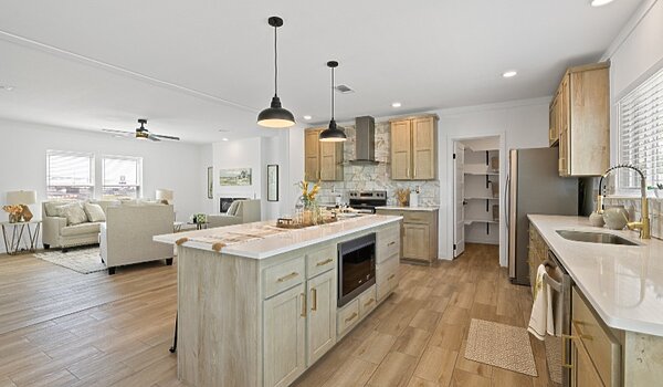 Luxe Haven / The Luxe Haven III 320FT32764A Kitchen 139767