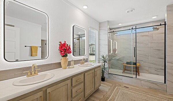Luxe Haven / The Luxe Haven 320FT32724A Bathroom 139815