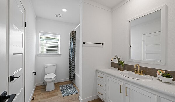 Luxe Haven / The Luxe Haven 320FT32724A Bathroom 139819
