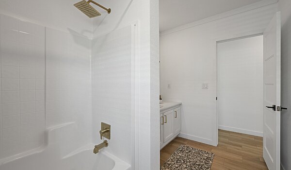 Luxe Haven / The Luxe Haven 320FT32724A Bathroom 139820