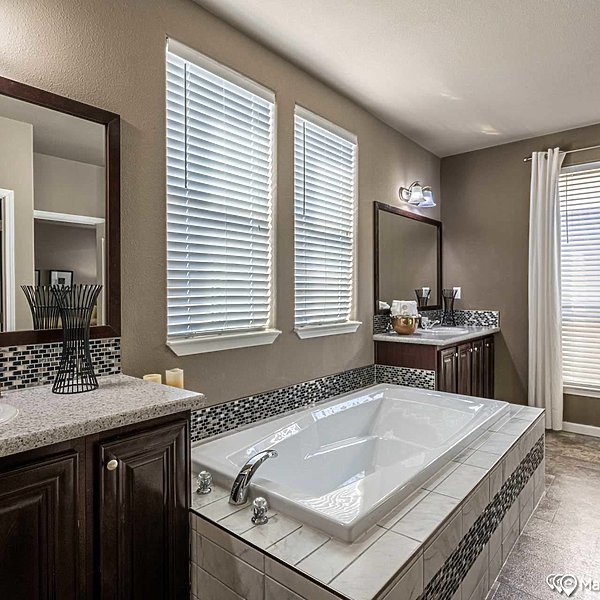 5000 Series / The Timber Ridge Elite 42684A Bathroom 43982