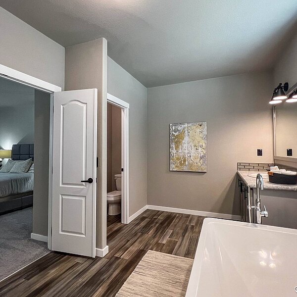 5000 Series / The Timber Ridge Elite 42684A Bathroom 118681