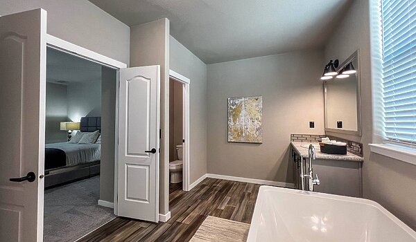 5000 Series / The Timber Ridge Elite 42684A Bathroom 118681