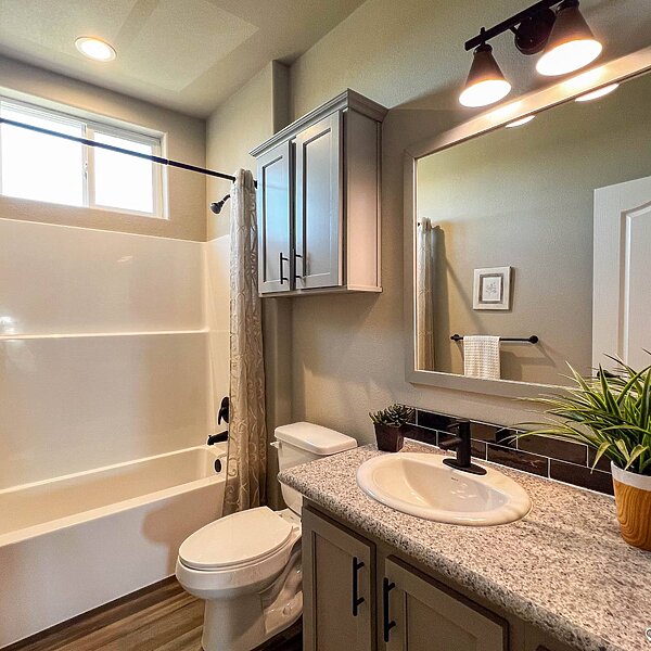 5000 Series / The Timber Ridge Elite 42684A Bathroom 118683