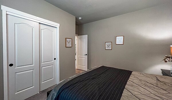5000 Series / The Timber Ridge Elite 42684A Bedroom 118677