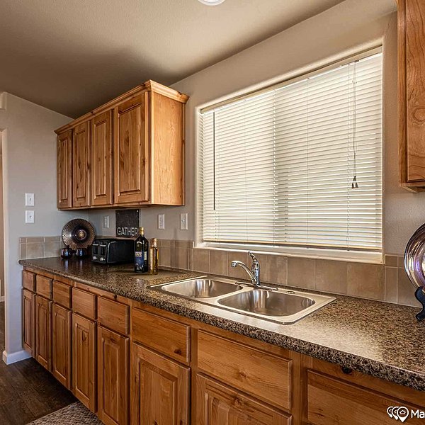 400 Series / The Metolius Cabin 28562A Kitchen 43810