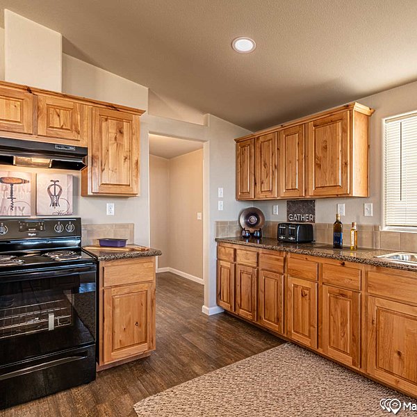 400 Series / The Metolius Cabin 28562A Kitchen 43812