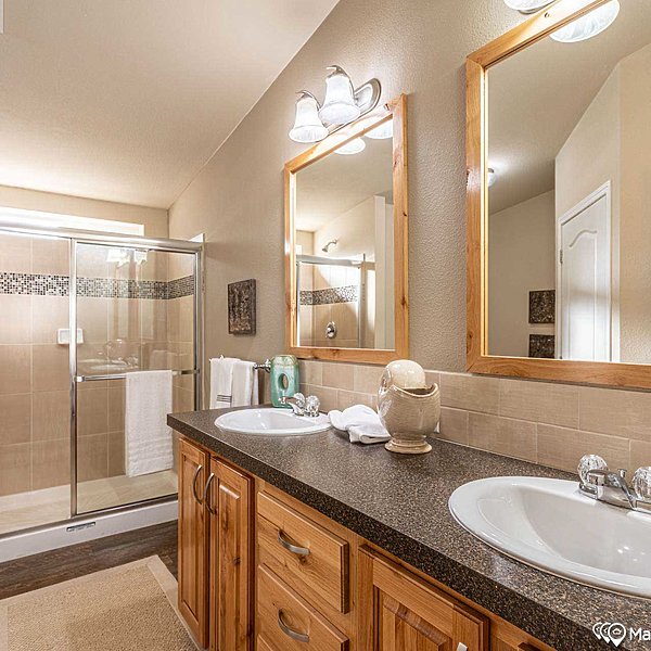 400 Series / The Sunset Bay 28563B Bathroom 43955