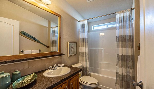 400 Series / The Sunset Bay 28563B Bathroom 43956