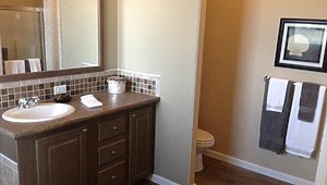 5000 Series / The Mount Shasta Bathroom 40417