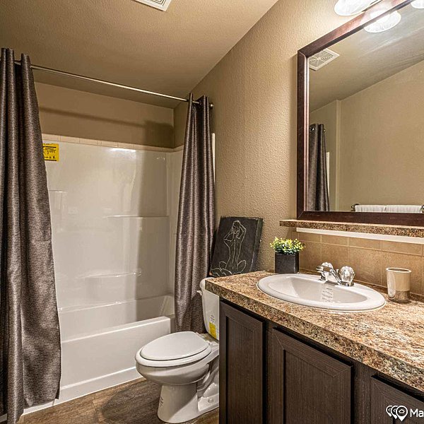 400 Series / The River’s Edge 28362B Bathroom 43915