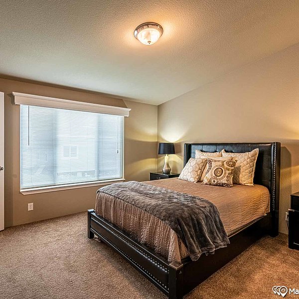 400 Series / The River’s Edge 28362B Bedroom 43910