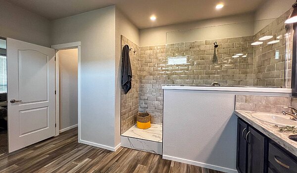 Palm Harbor / The St. Andrews HD30643B Bathroom 118662