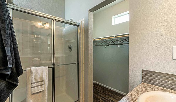 Palm Harbor / The Loft HD1576 Bathroom 43590