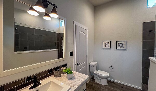Palm Harbor / The Loft HD1576 Bathroom 118695