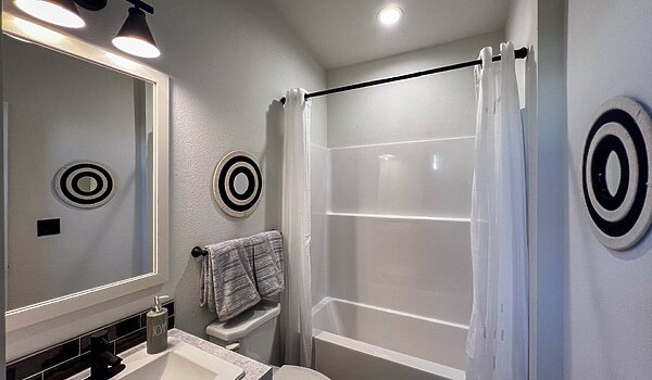 Palm Harbor / The Loft HD1576 Bathroom 118698