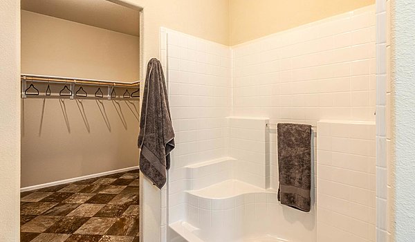 Palm Harbor / The Trout Lake HD2756 Bathroom 43548