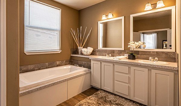 Palm Harbor / The Winchester Bay HD3068 Bathroom 43521