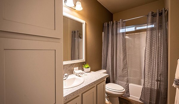 Palm Harbor / The Winchester Bay HD3068 Bathroom 43523