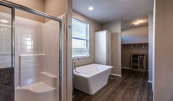 Palm Harbor / The Farmhouse HD30633F Bathroom 43744