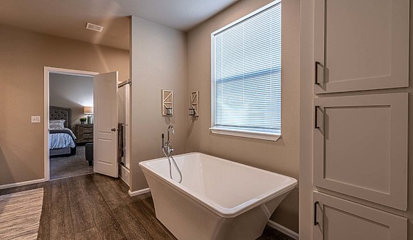 Palm Harbor / The Farmhouse HD30633F Bathroom 43745