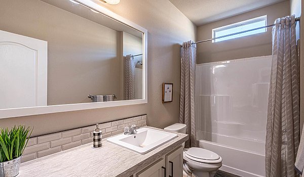 Palm Harbor / The Farmhouse HD30633F Bathroom 43746