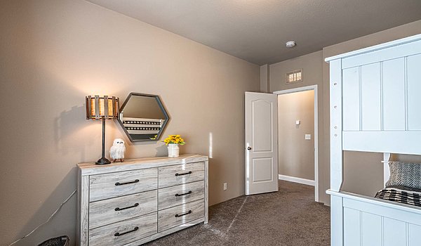 Palm Harbor / The Farmhouse HD30633F Bedroom 43750