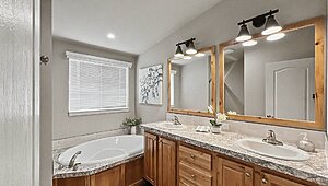 400 Series / The Santiam 28603C Bathroom 131090