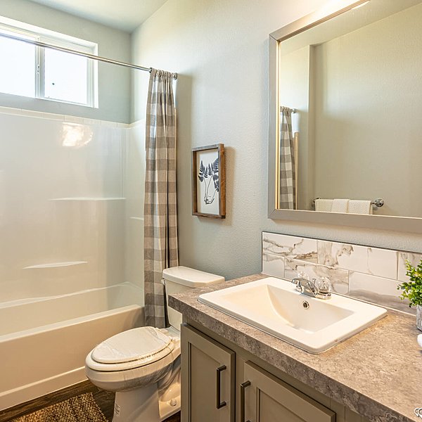 Palm Harbor / The Ranch Hand Home HD-28523R Bathroom 62449