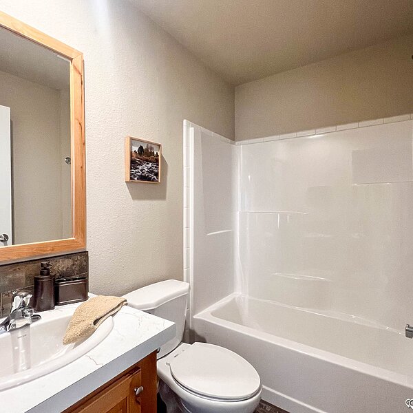 Siskiyou Series / Brook SI24362A Bathroom 103667