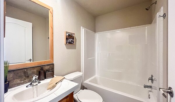 Siskiyou Series / Brook SI24362A Bathroom 103667