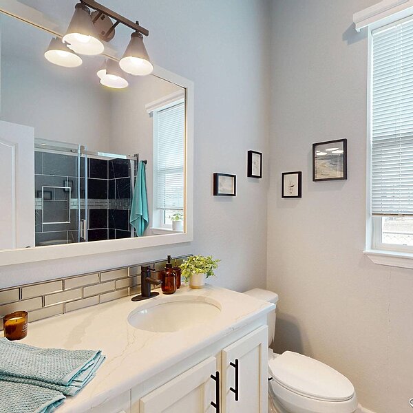 American Freedom Series / The Avanti PL15441V with In-Law Suite Bathroom 113895