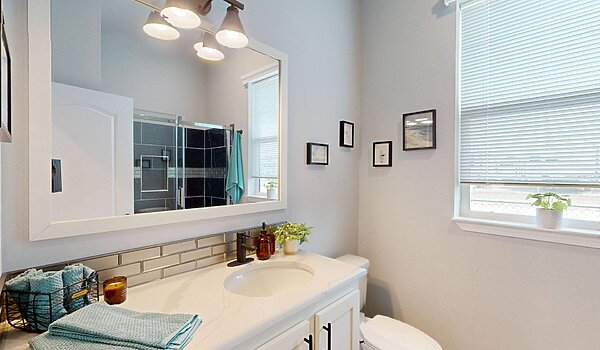 American Freedom Series / The Avanti PL15441V with In-Law Suite Bathroom 113895