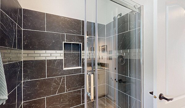 American Freedom Series / The Avanti PL15441V with In-Law Suite Bathroom 113896